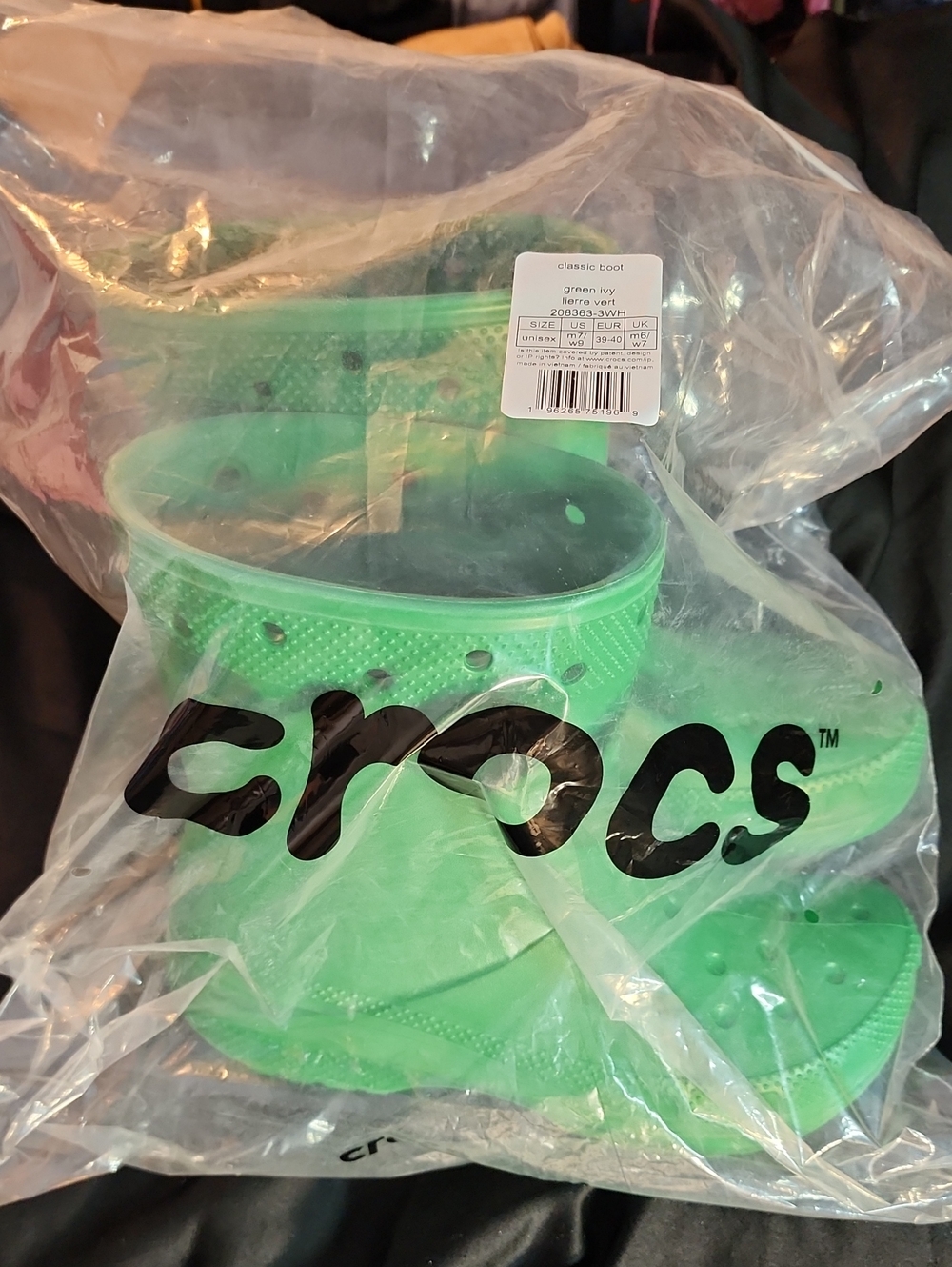 Crocs  Unisex Classic Clog in Green       M-7 W-9 - Picture 4 of 16